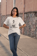 Camiseta Manga Curta Unisex Meditando Traçado Lápis