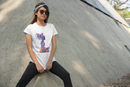 Camiseta Manga Curta Feminina Meditação Perfil Tintas