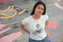 Camiseta Manga Curta Feminina Meditando Traçado Lápis