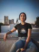 Camiseta Manga Curta Feminina Flor de Lotus