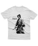 Camiseta Manga Curta Unisex Samurai com Espada Estilo Musashi