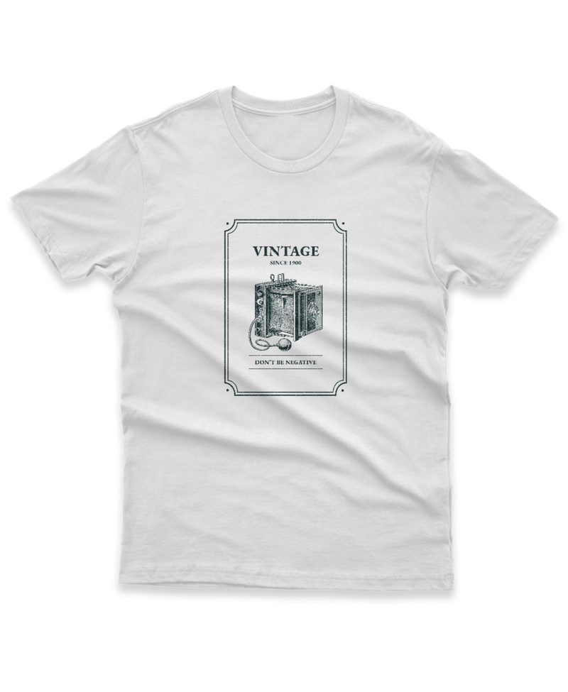 Camiseta Manga Curta Unisex Vintage Don't Be Negative
