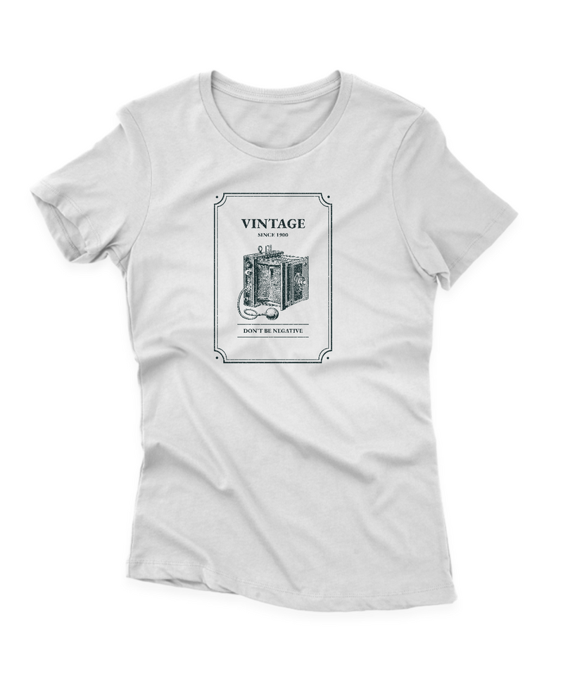 Camiseta Manga Curta Feminina Vintage Don't Be Negative